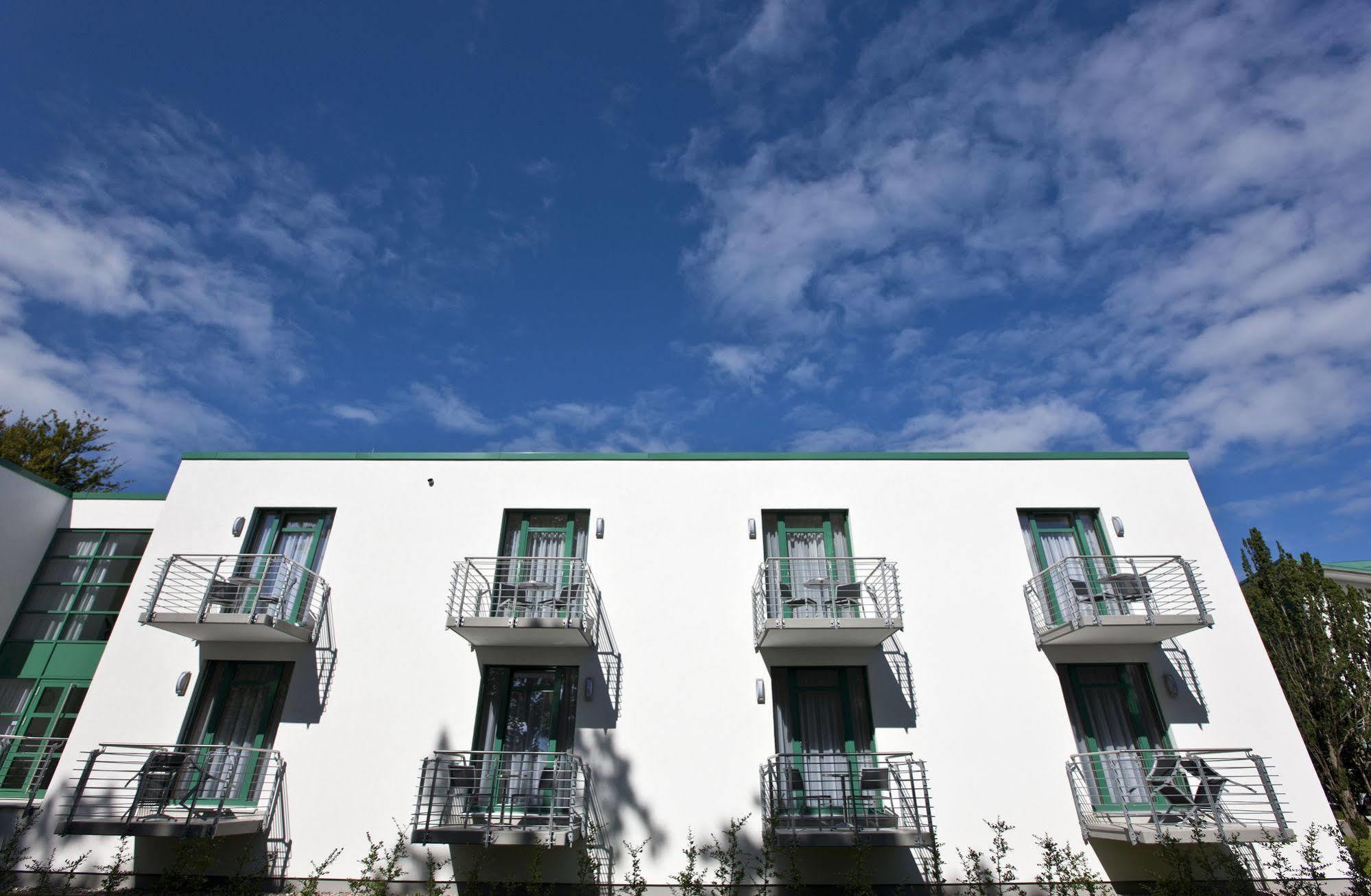 Parkhotel IV Jahreszeiten Kuehlungsborn Exterior photo